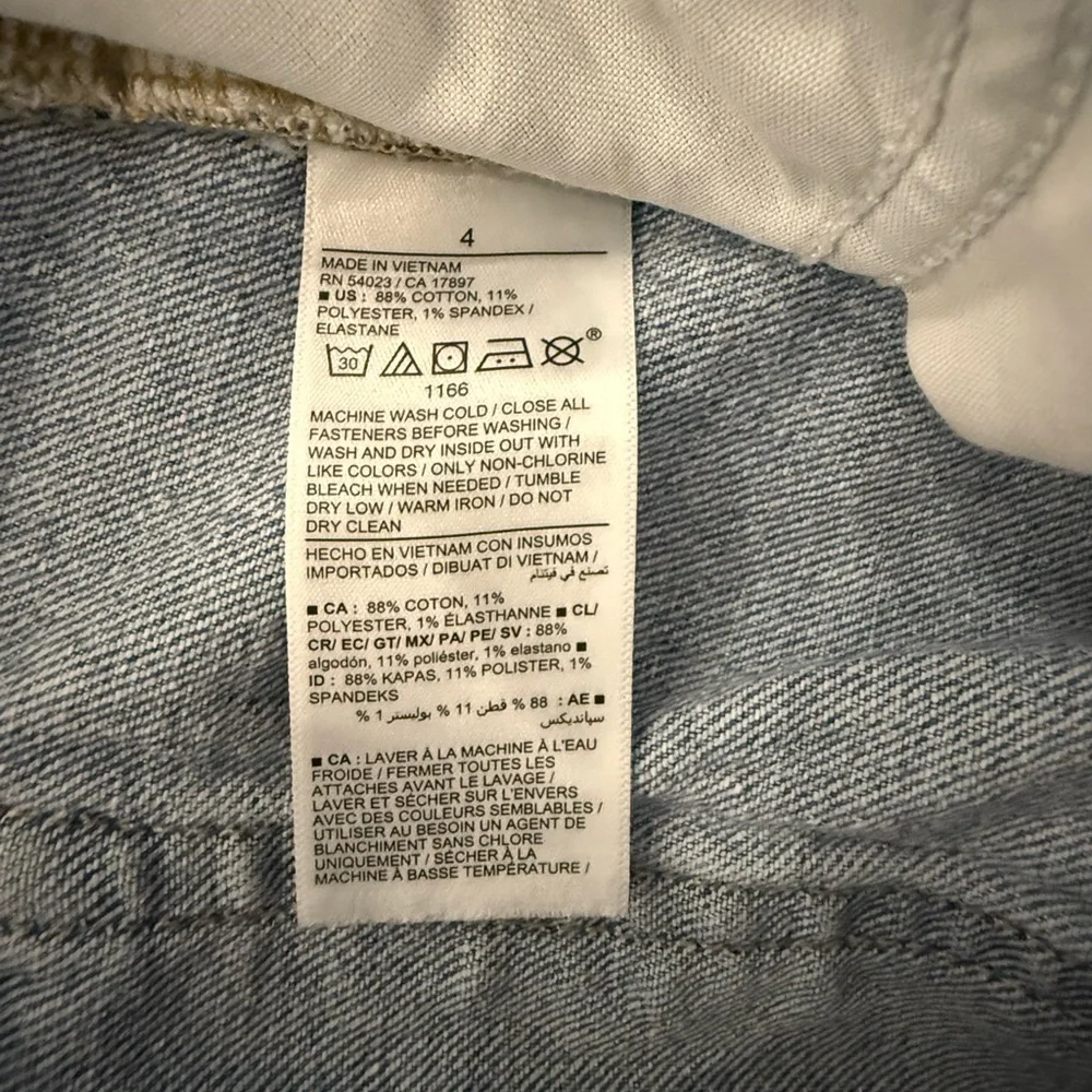 Old navy boyfriend loose distressed jeans - Picture 4 of 5